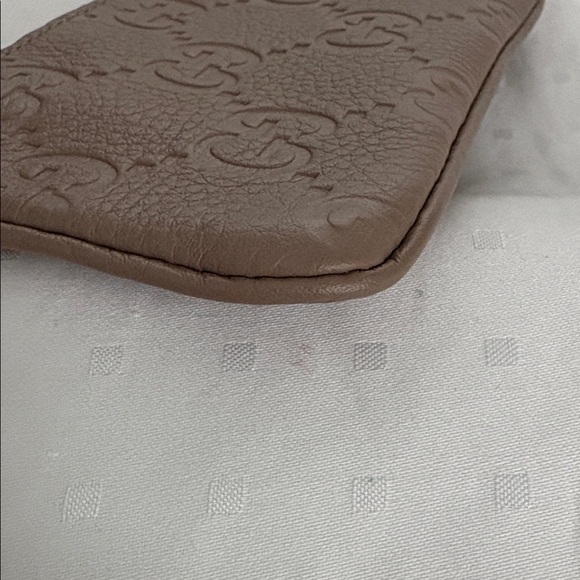 Gucci Emblem Leather Key Pouch - Brand New with Dust Bag & Box - Picture 5 of 11